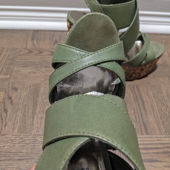 Charles by Charles David Green Platform Sandals Shoes & Matching Clutch Set - Picture 9 of 14